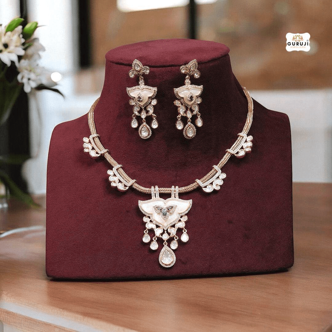 Exquisite Necklace Set with Intricate Detailing